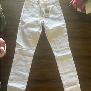 BWT REVTOWN WHITE JEANS